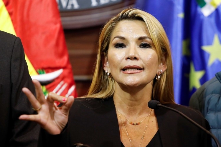 Áñez propone una “cumbre de líderes políticos” para crear un frente común contra el partido de Morales
