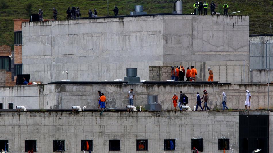 Balacera deja al menos 58 muertos en cárcel de Ecuador