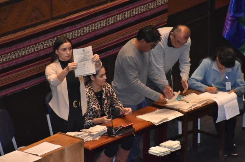Oposición pide pruebas por denuncias de padrinazgos en los postulantes de Defensoría del Pueblo en la ALP